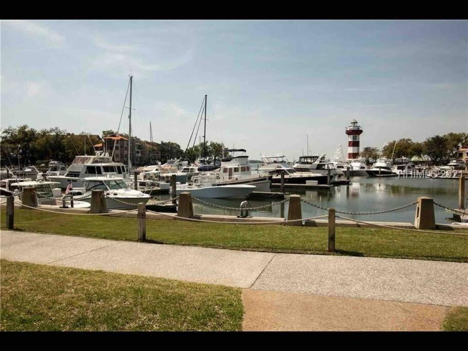 In The Heart Of Harbour Town 2Br 2Ba Pool Access Close To Beach Hilton Head Island Kültér fotó