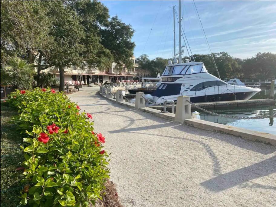 In The Heart Of Harbour Town 2Br 2Ba Pool Access Close To Beach Hilton Head Island Kültér fotó